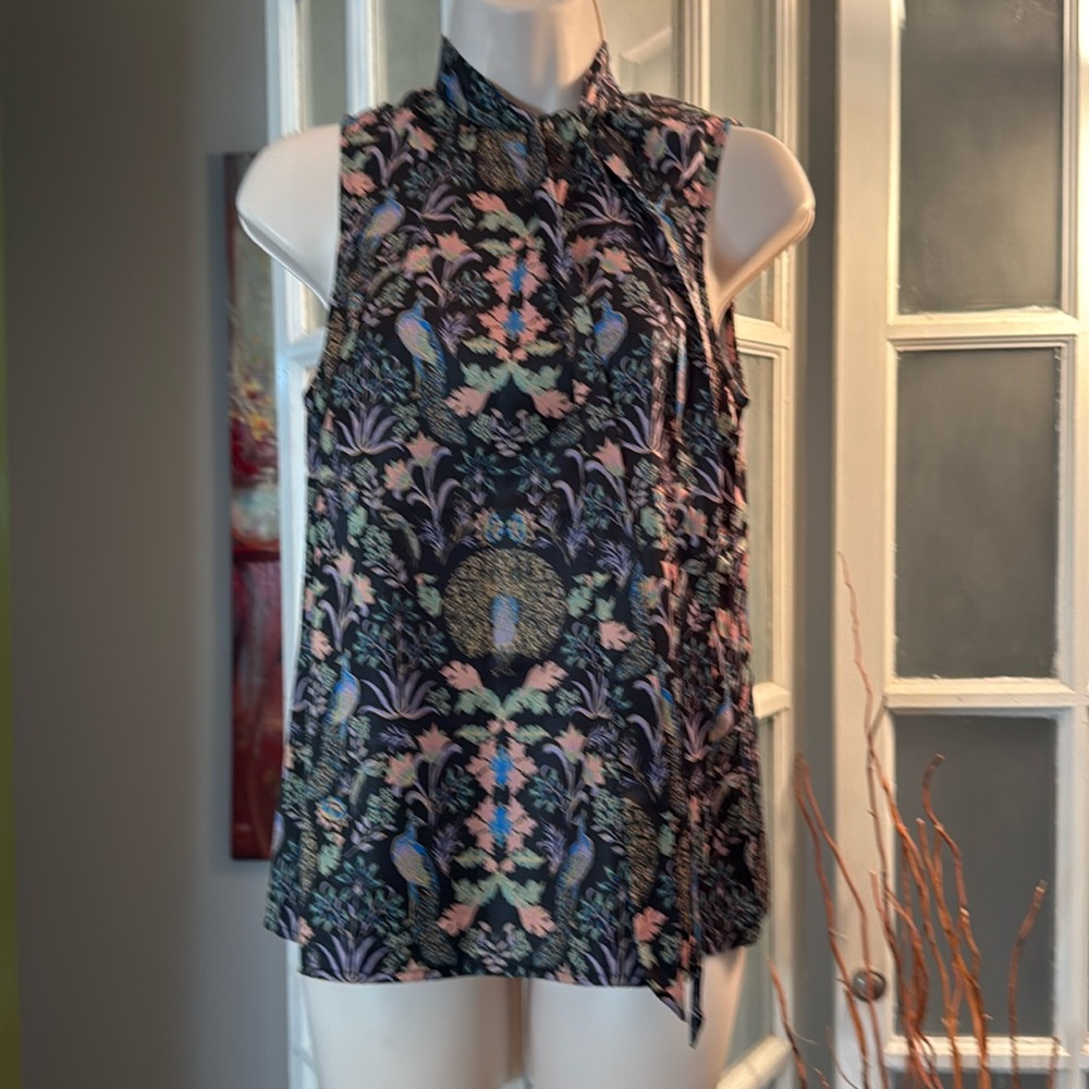 🦚✨ModCloth Peacock Print Tie Neck Sleeveless Blouse XS✨🦚